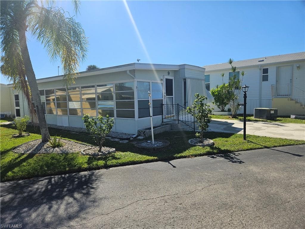 9 Garnet Dr 9g, Naples, FL 34114-1