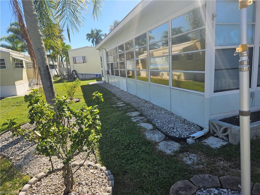 9 Garnet Dr 9g, Naples, FL 34114-3