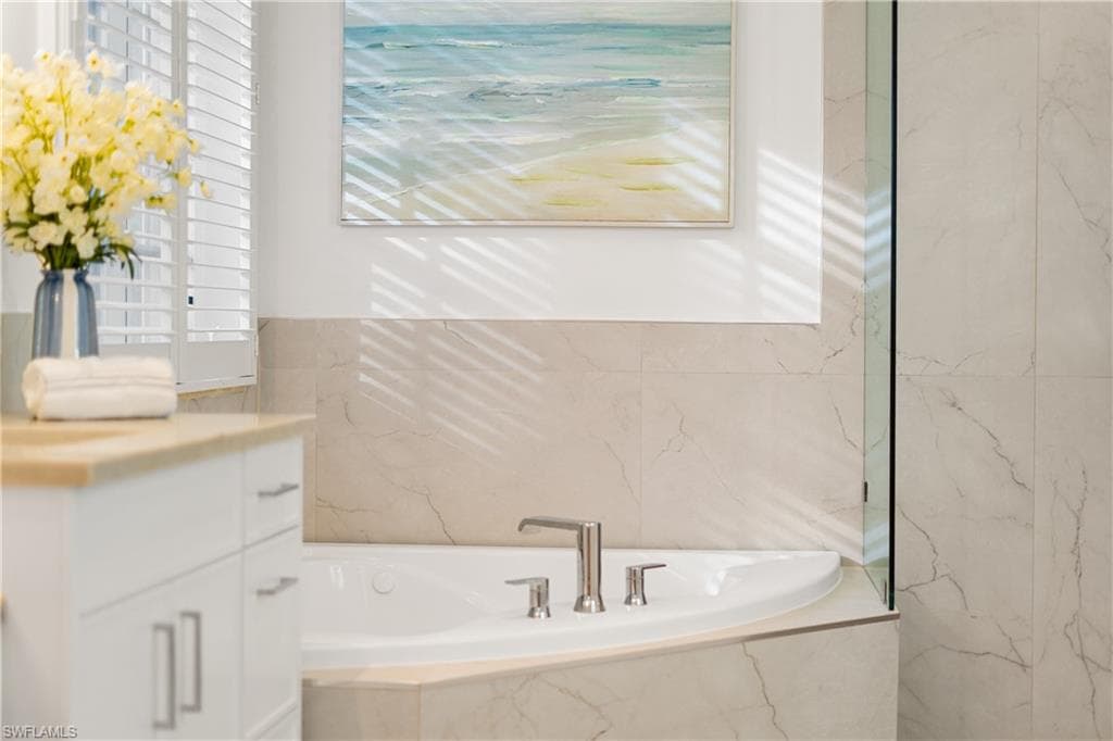 4840 Boulevard Ct, Naples, FL 34103-22