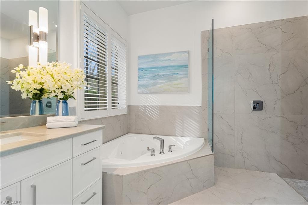 4840 Boulevard Ct, Naples, FL 34103-24