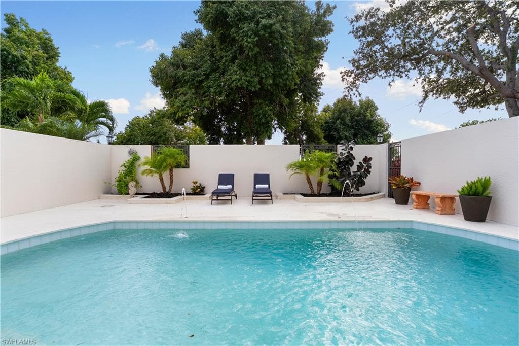 4840 Boulevard Ct, Naples, FL 34103-36