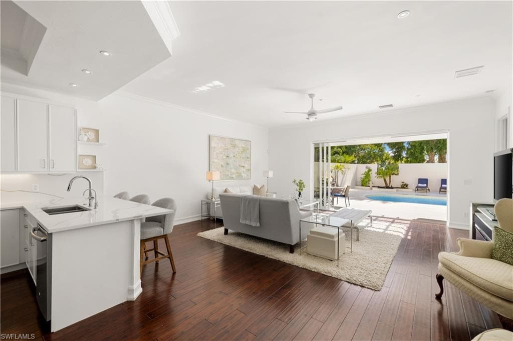 4840 Boulevard Ct, Naples, FL 34103-3