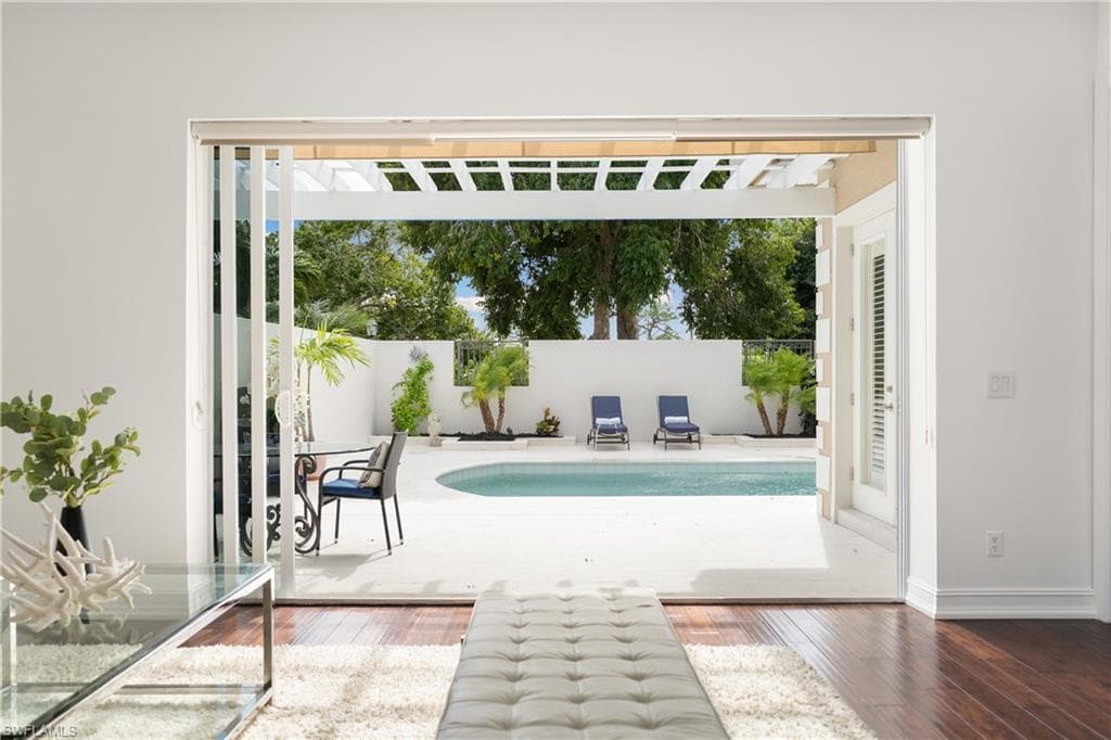 4840 Boulevard Ct, Naples, FL 34103-6