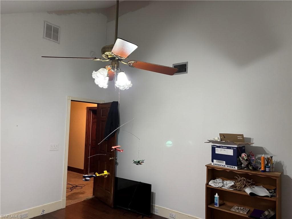 6572 Kestrel Cir, Fort Myers, FL 33966-9