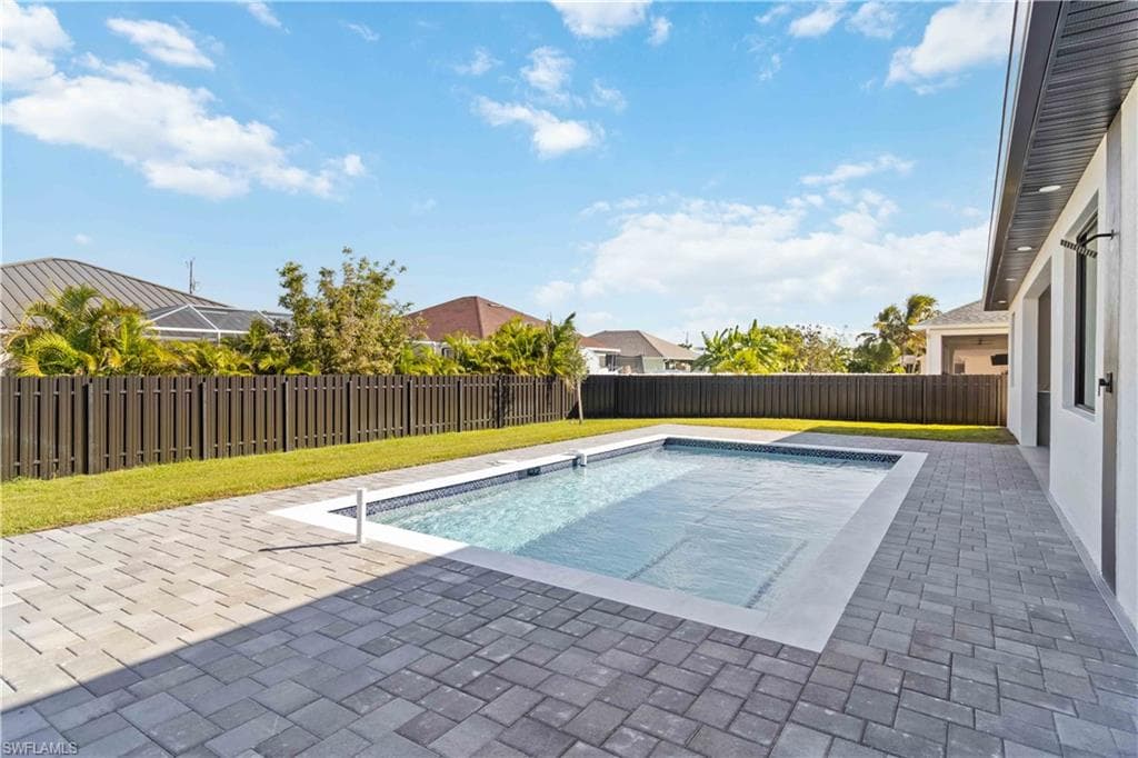 2015 21 St, Cape Coral, FL 33993-26