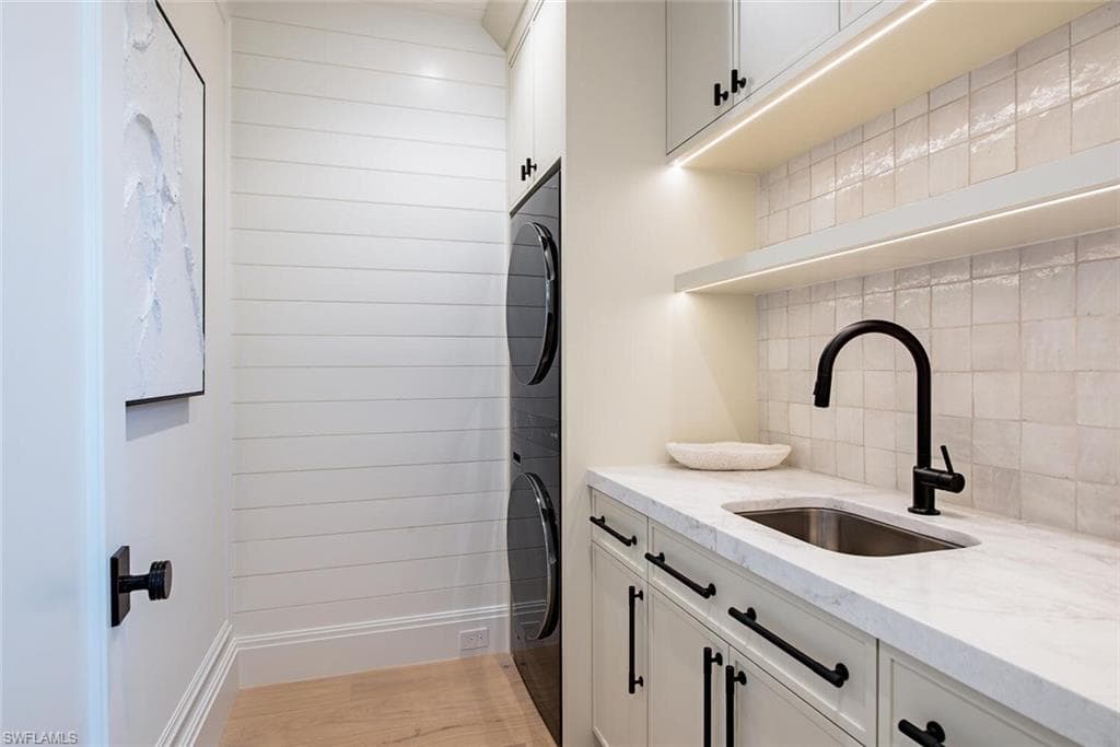 1731 Gordon Dr, Naples, FL 34102-33