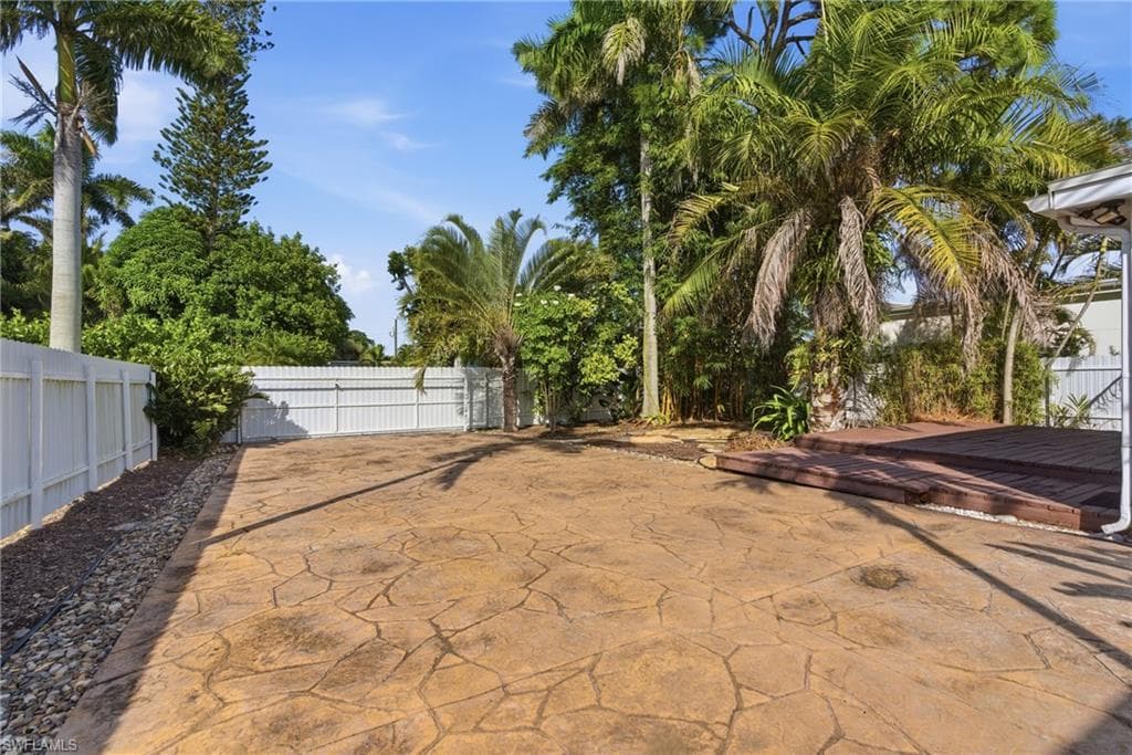 1235 Rordon Ave, Naples, FL 34103-34