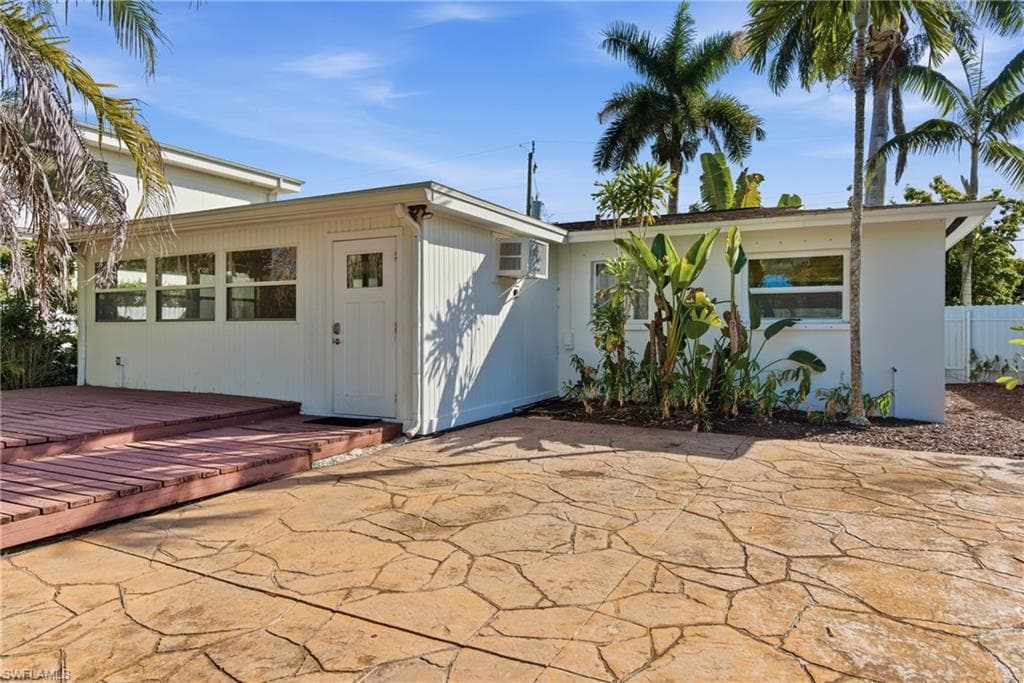 1235 Rordon Ave, Naples, FL 34103-37