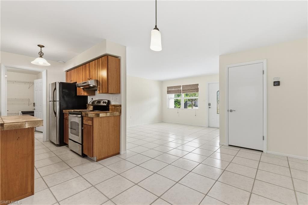 1235 Rordon Ave, Naples, FL 34103-4