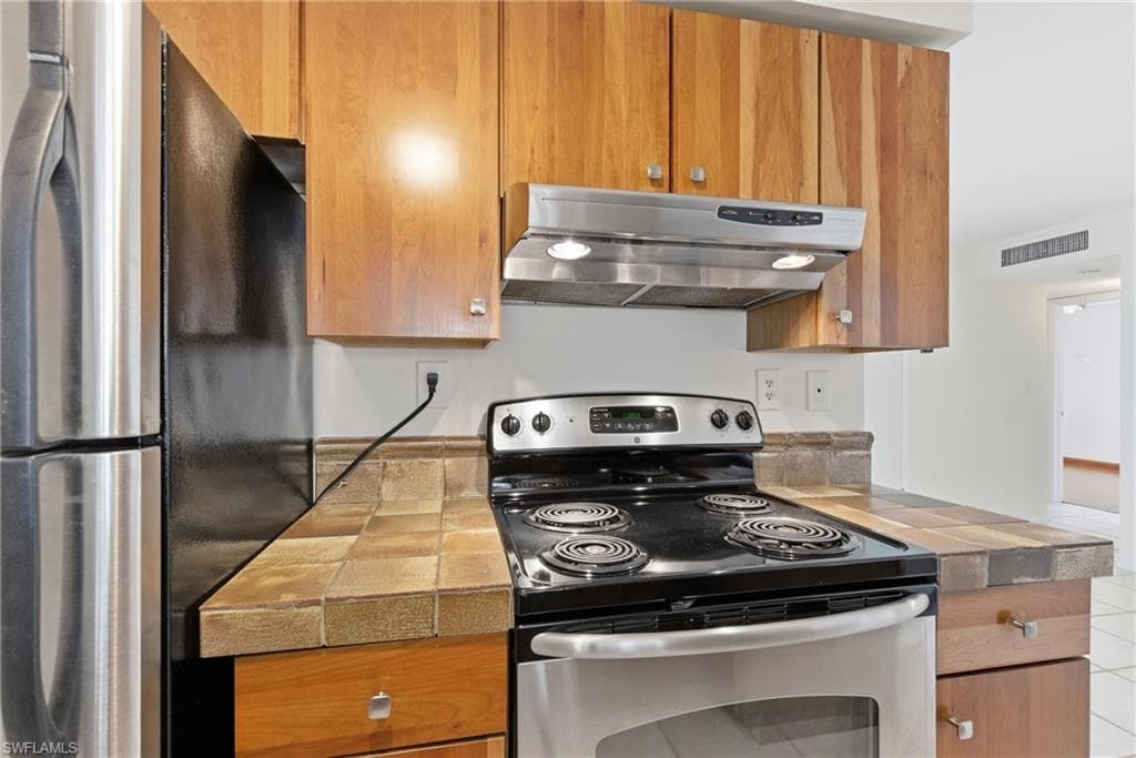 1235 Rordon Ave, Naples, FL 34103-7