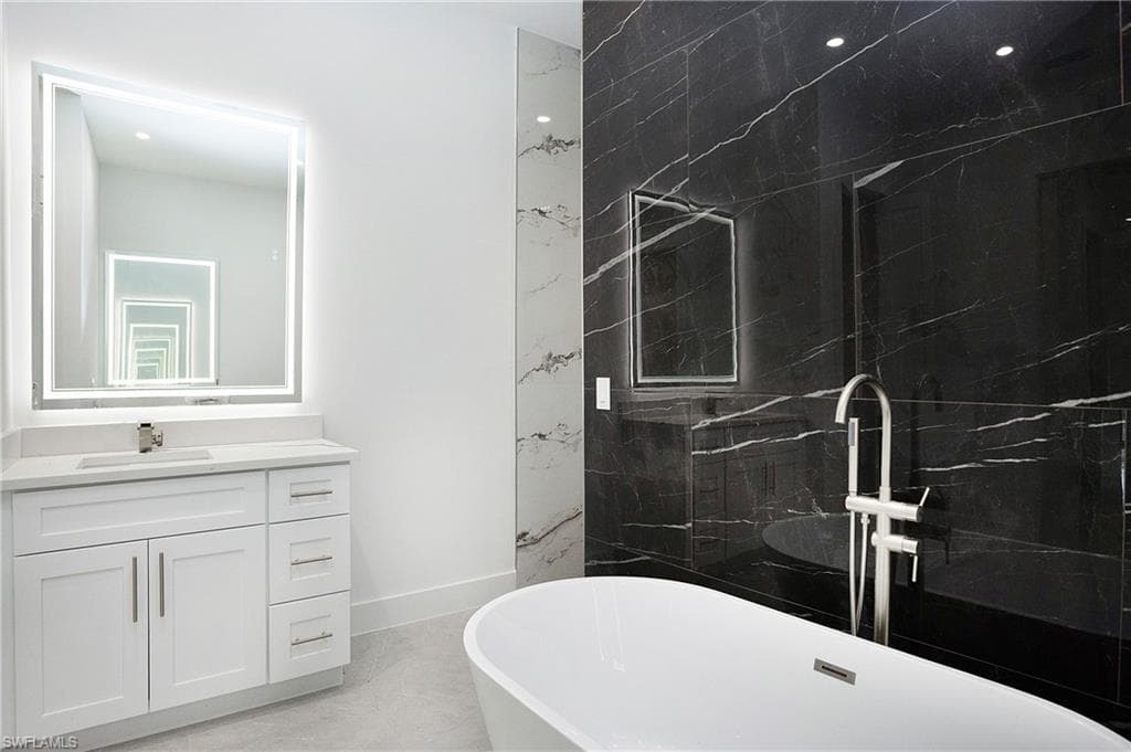 3660 4th Ave NE, Naples, FL 34120-22