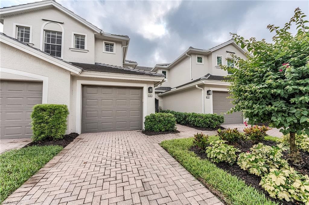 9111 Palmetto Ridge Dr 201, Estero, FL 34135-8