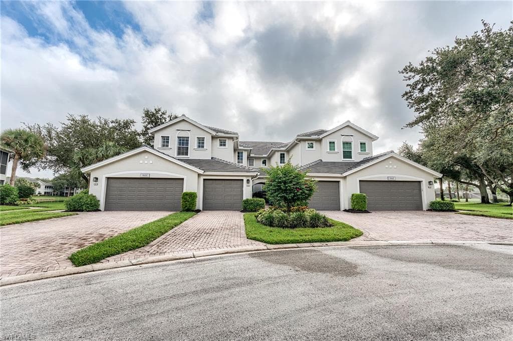 9111 Palmetto Ridge Dr 201, Estero, FL 34135-9