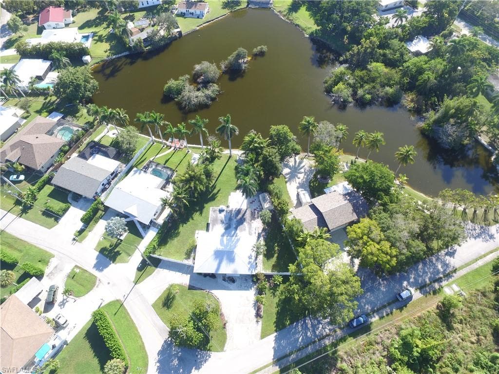 22 Constitution Dr, Naples, FL 34112-8