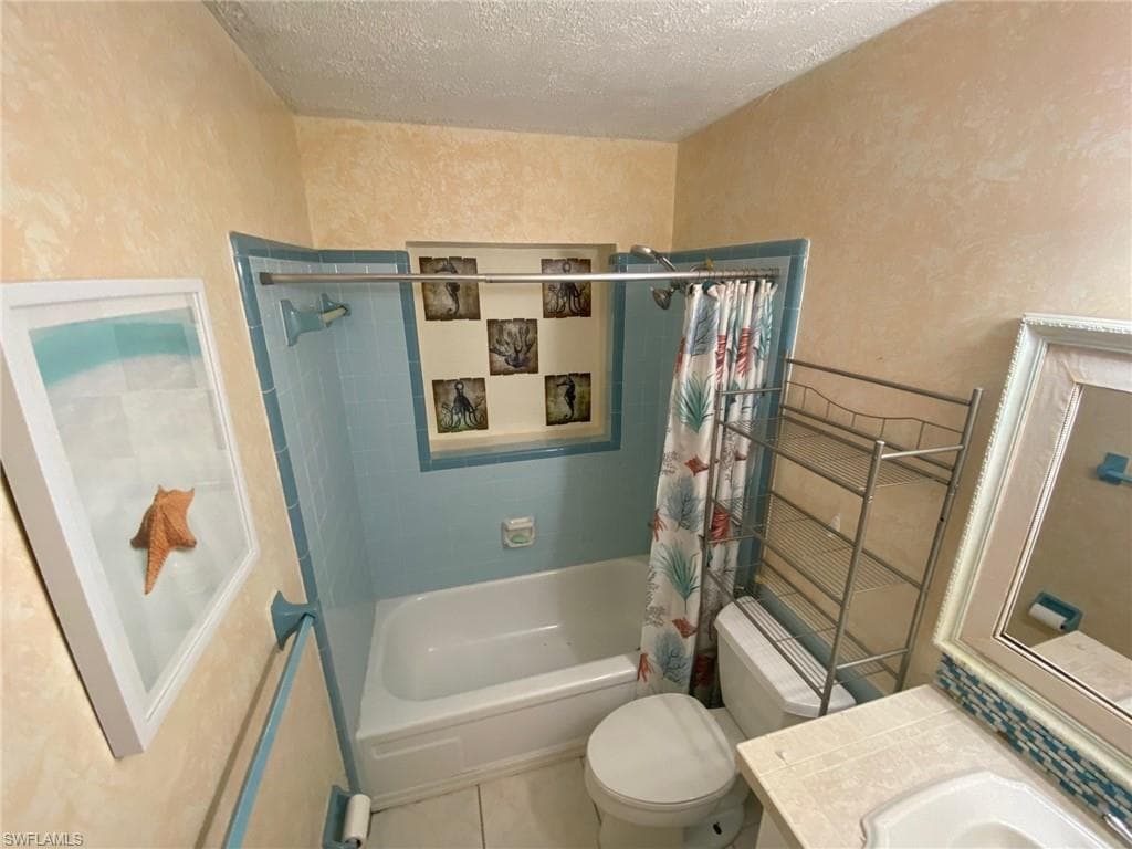 22 Constitution Dr, Naples, FL 34112-26