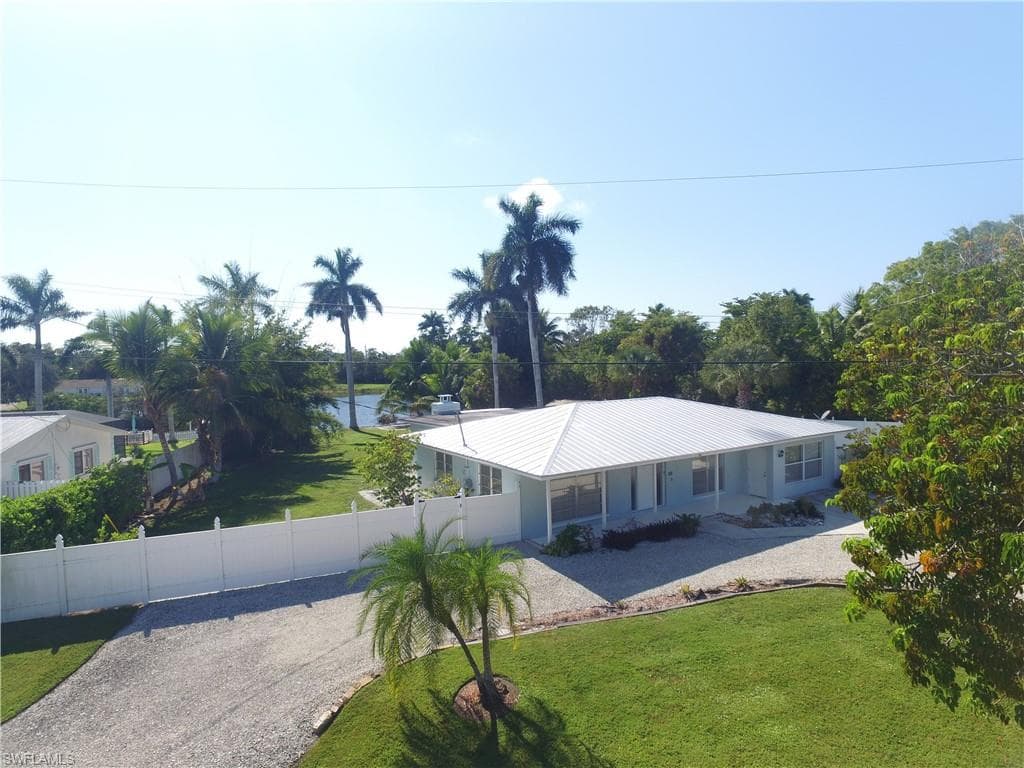 22 Constitution Dr, Naples, FL 34112-2