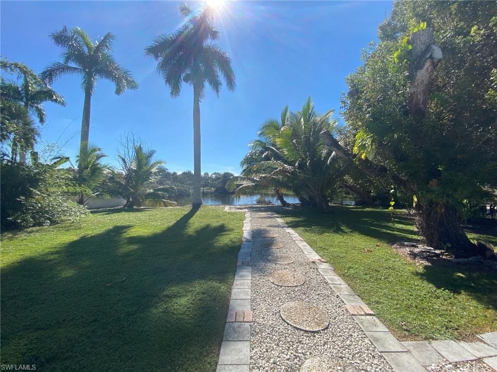 22 Constitution Dr, Naples, FL 34112-6