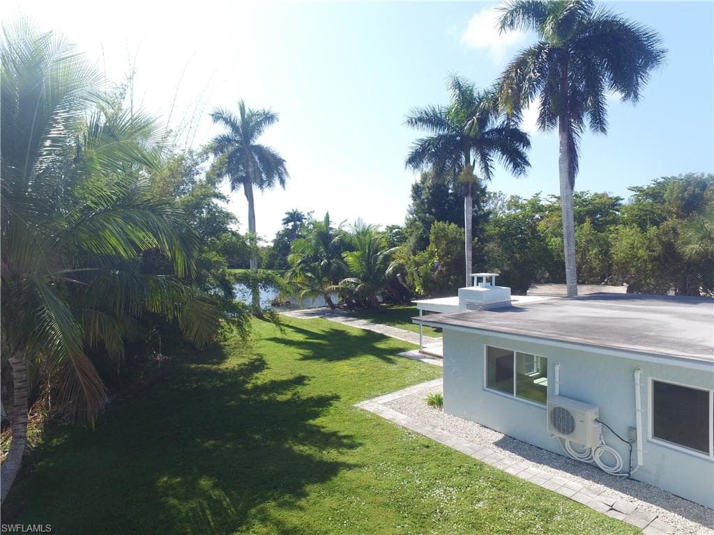 22 Constitution Dr, Naples, FL 34112-7