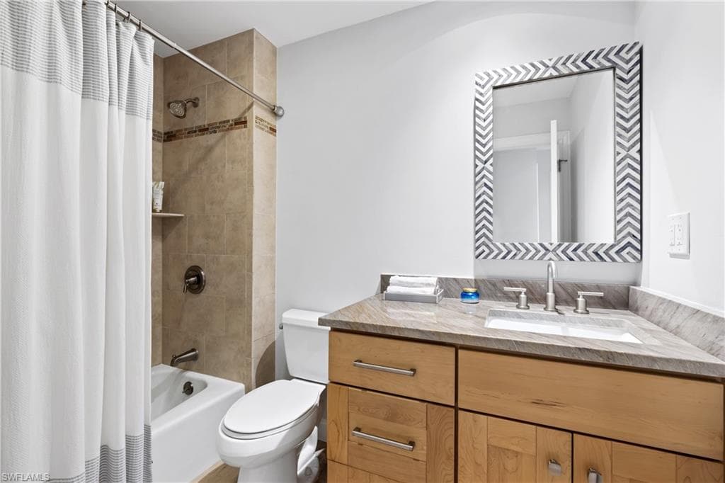 3200 Binnacle Dr C3, Naples, FL 34103-24