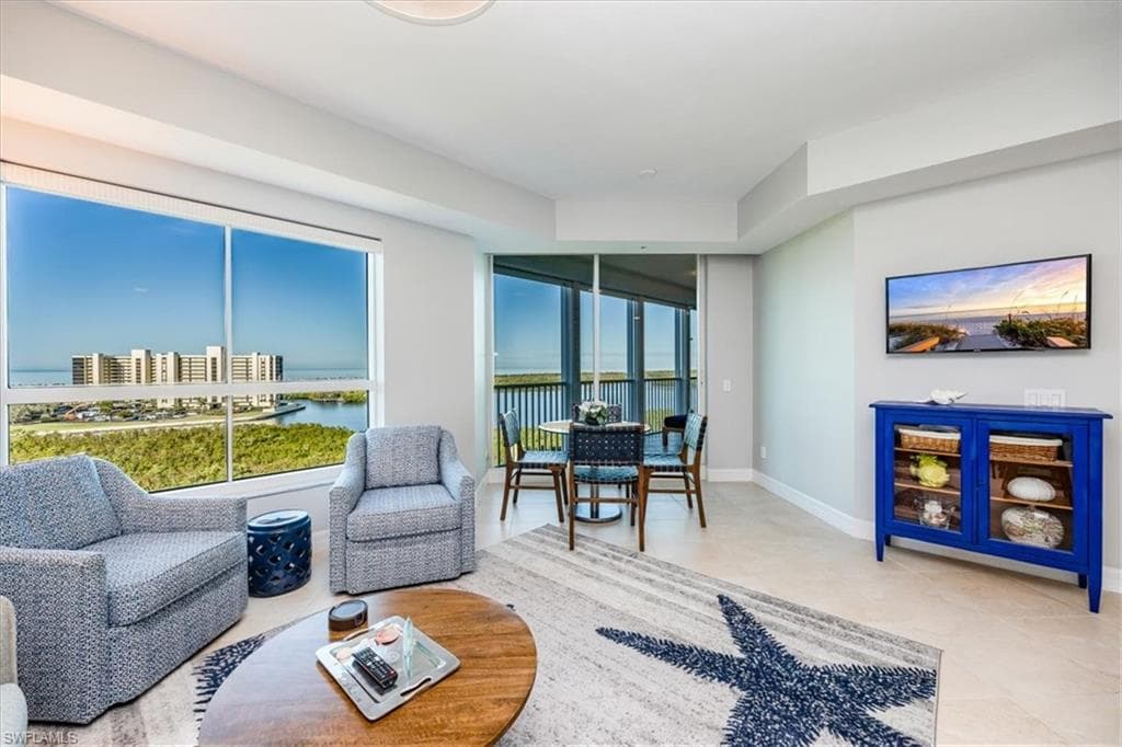 295 Grande Way 702, Naples, FL 34110-10