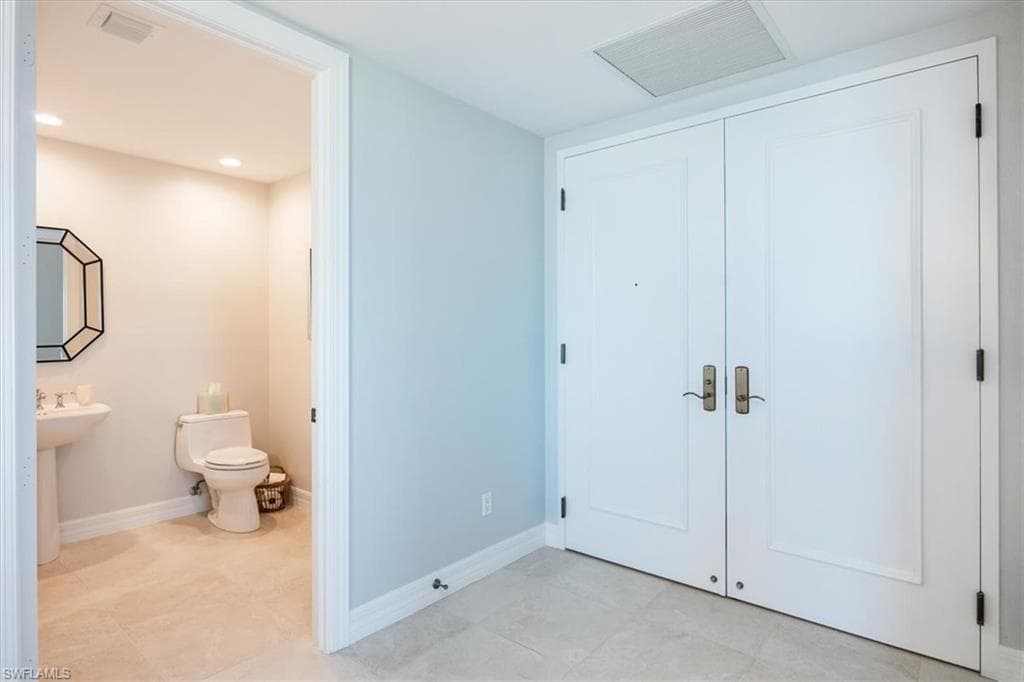 295 Grande Way 702, Naples, FL 34110-23