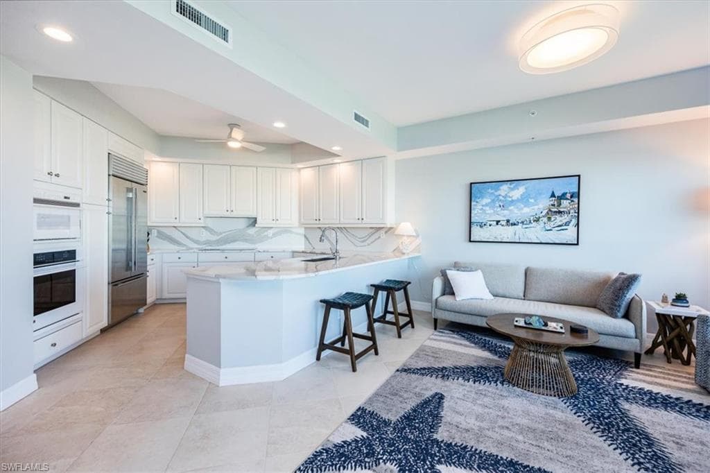 295 Grande Way 702, Naples, FL 34110-5