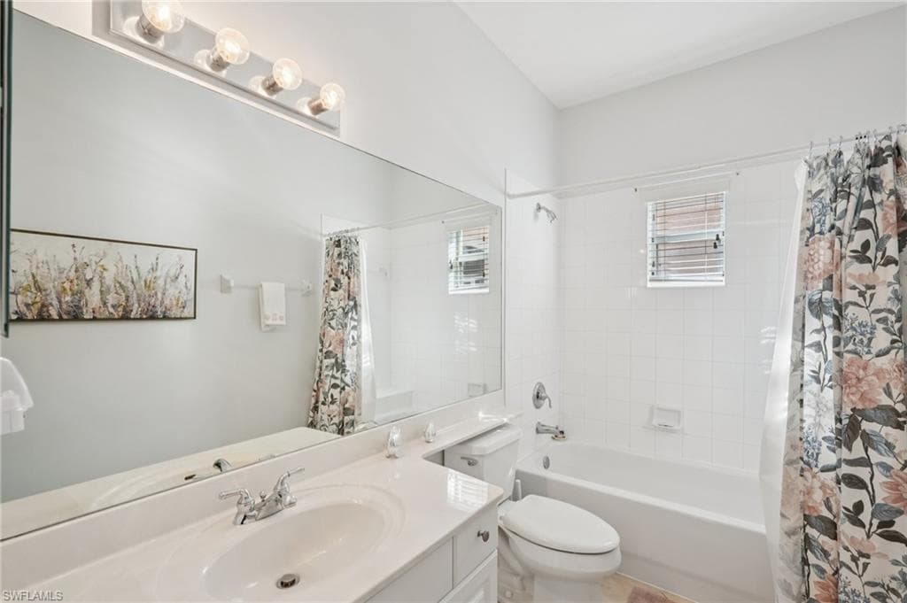 8103 Sanctuary Dr 46, Naples, FL 34104-27