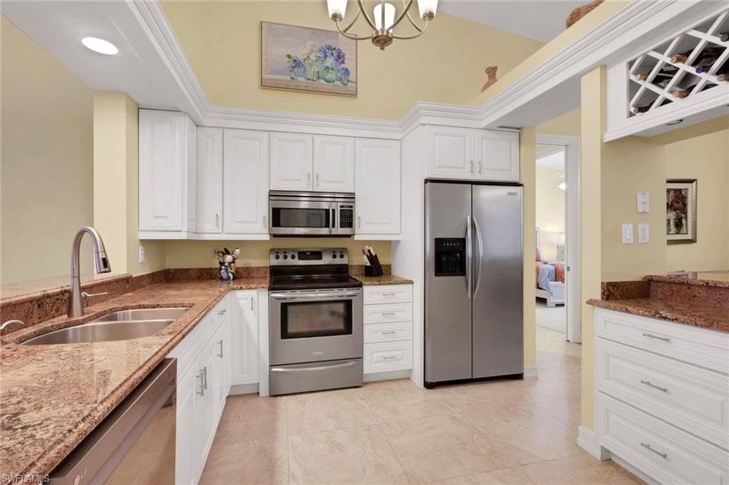 820 Bentwater Cir 202, Naples, FL 34108-9