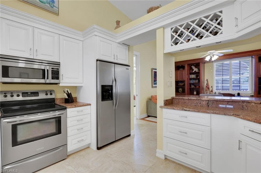 820 Bentwater Cir 202, Naples, FL 34108-10