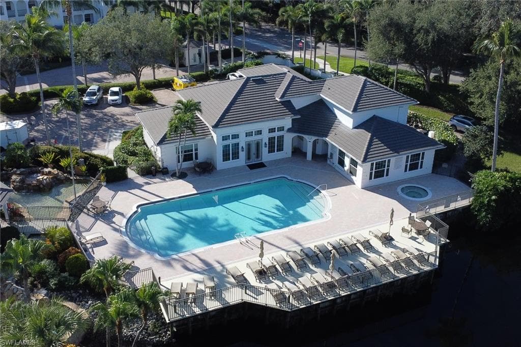 820 Bentwater Cir 202, Naples, FL 34108-29