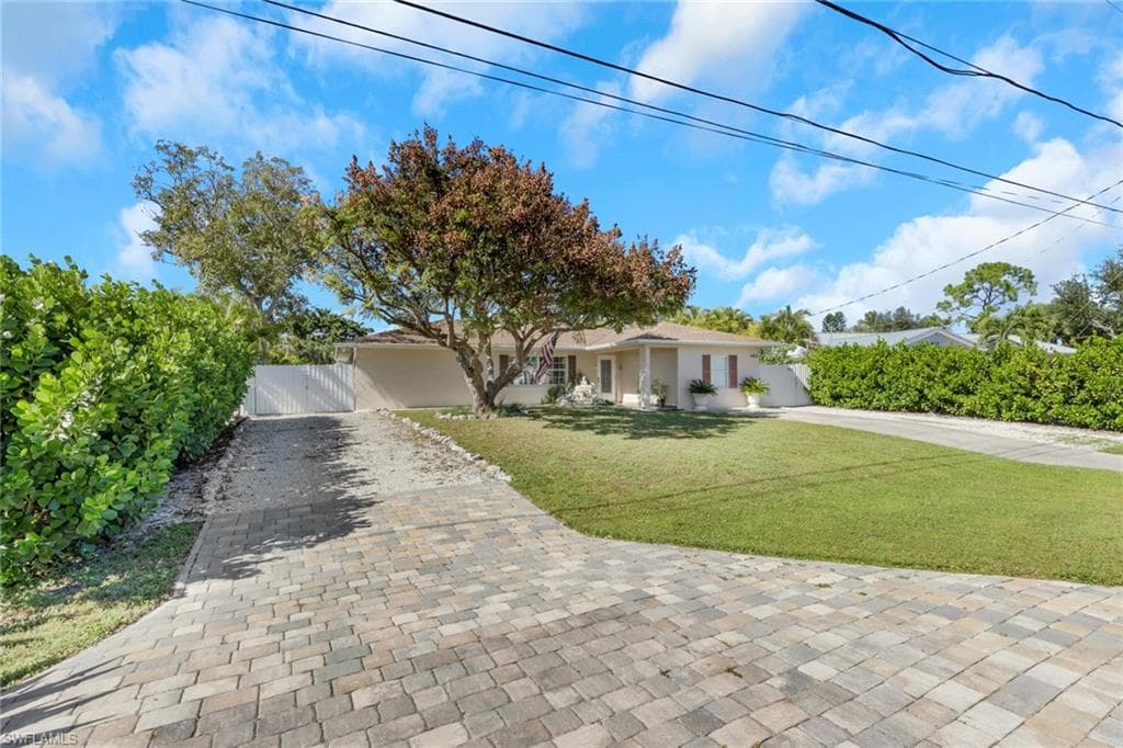 4983 18th Ct SW, Naples, FL 34116-2