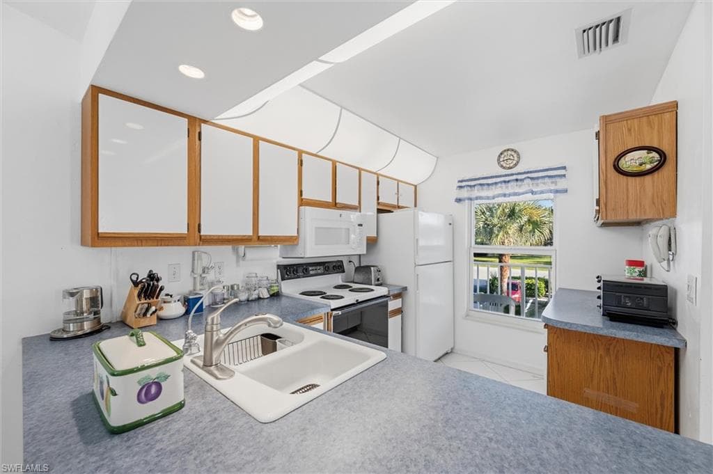 1165 Mainsail Dr 611, Naples, FL 34114-17