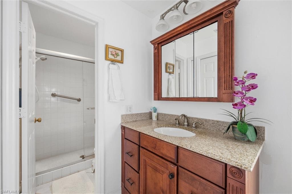 1165 Mainsail Dr 611, Naples, FL 34114-27