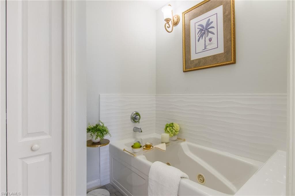 3315 Grand Cypress Dr 101, Naples, FL 34119-23