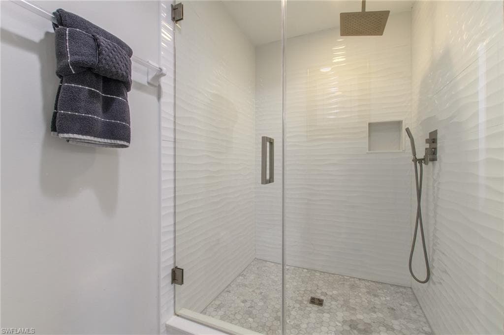 3315 Grand Cypress Dr 101, Naples, FL 34119-29