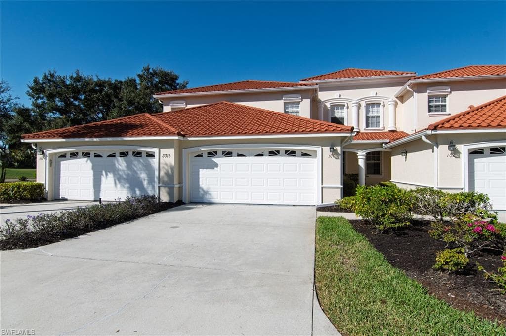 3315 Grand Cypress Dr 101, Naples, FL 34119-32