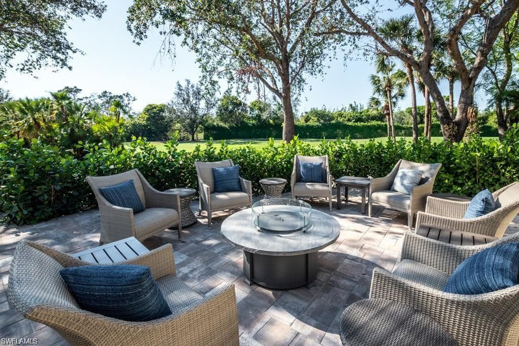 3315 Grand Cypress Dr 101, Naples, FL 34119-48