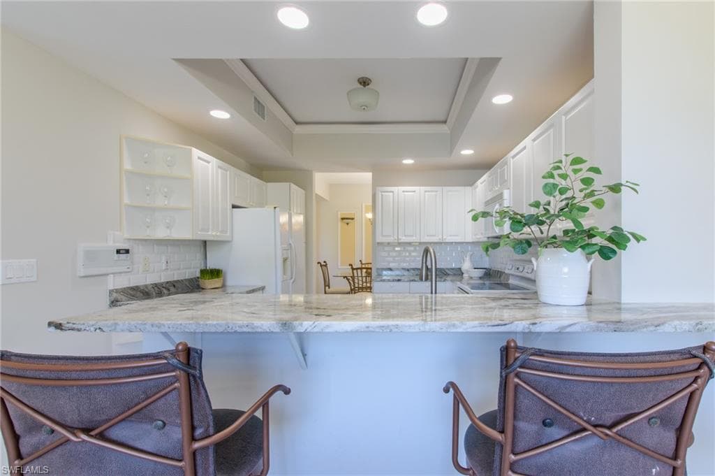 3315 Grand Cypress Dr 101, Naples, FL 34119-5