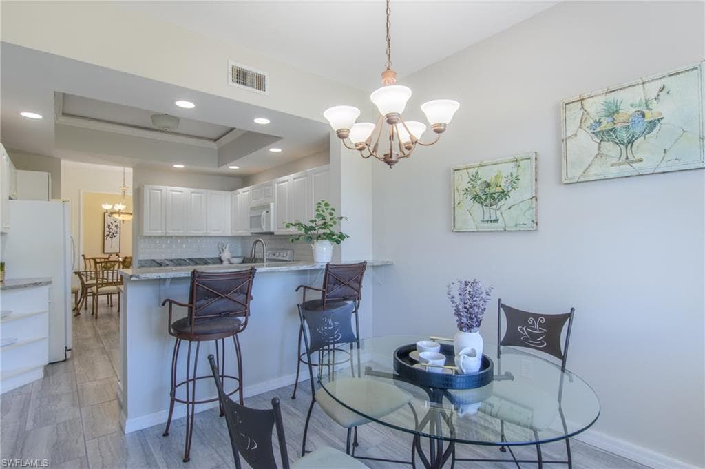 3315 Grand Cypress Dr 101, Naples, FL 34119-7