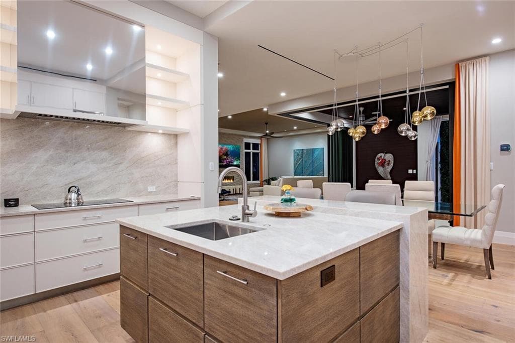 1230 Gulf Shore Blvd S, Naples, FL 34102-8