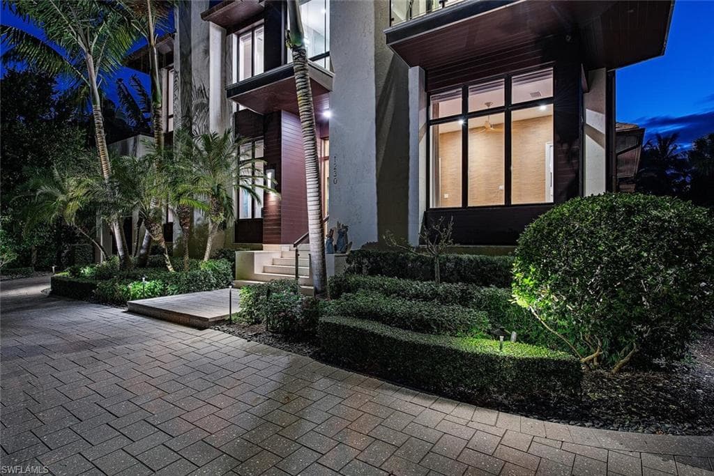 1230 Gulf Shore Blvd S, Naples, FL 34102-3