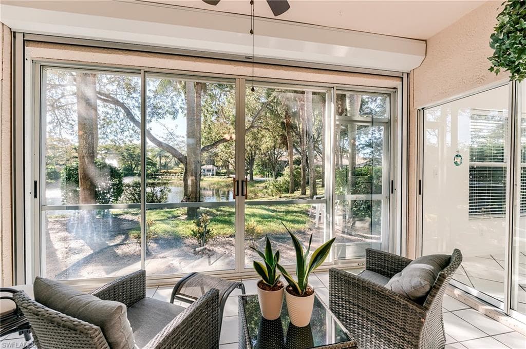 419 Emerald Bay Cir B6, Naples, FL 34110-11