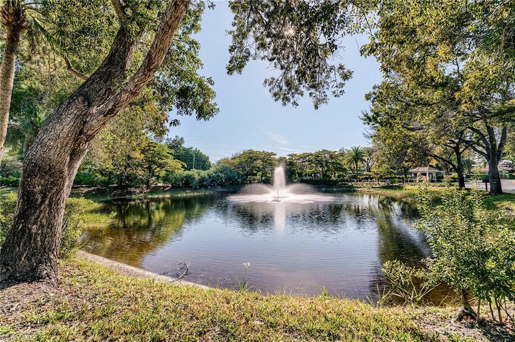 419 Emerald Bay Cir B6, Naples, FL 34110-13