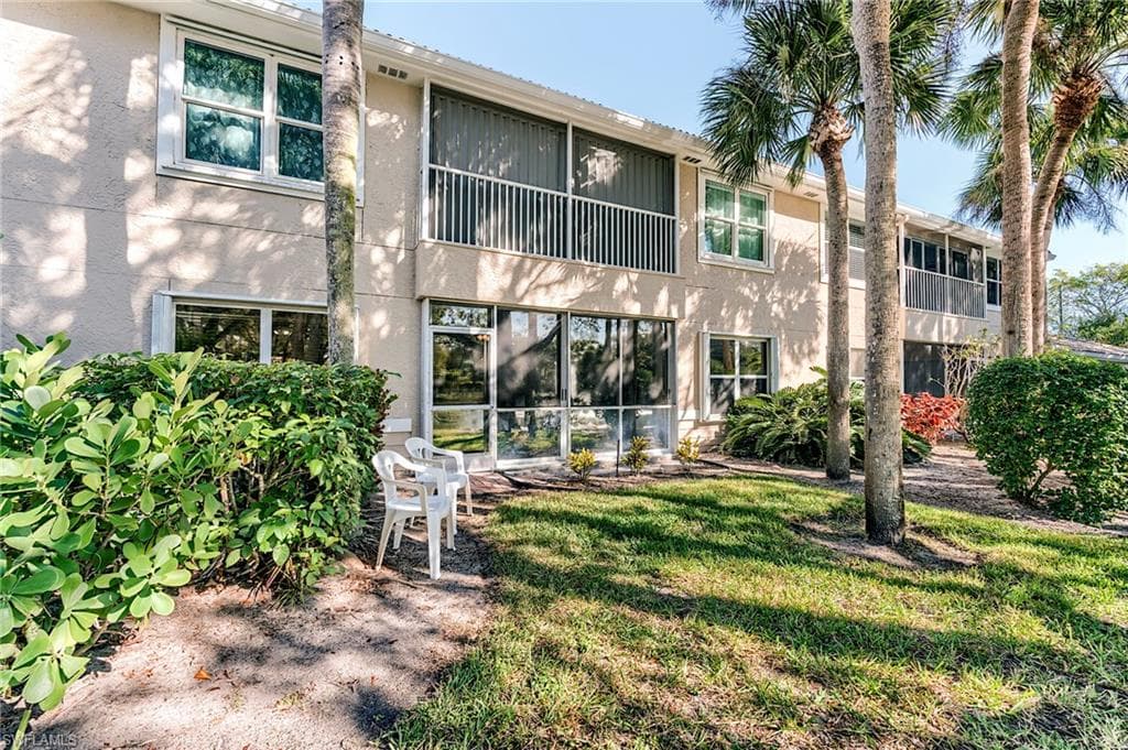 419 Emerald Bay Cir B6, Naples, FL 34110-14