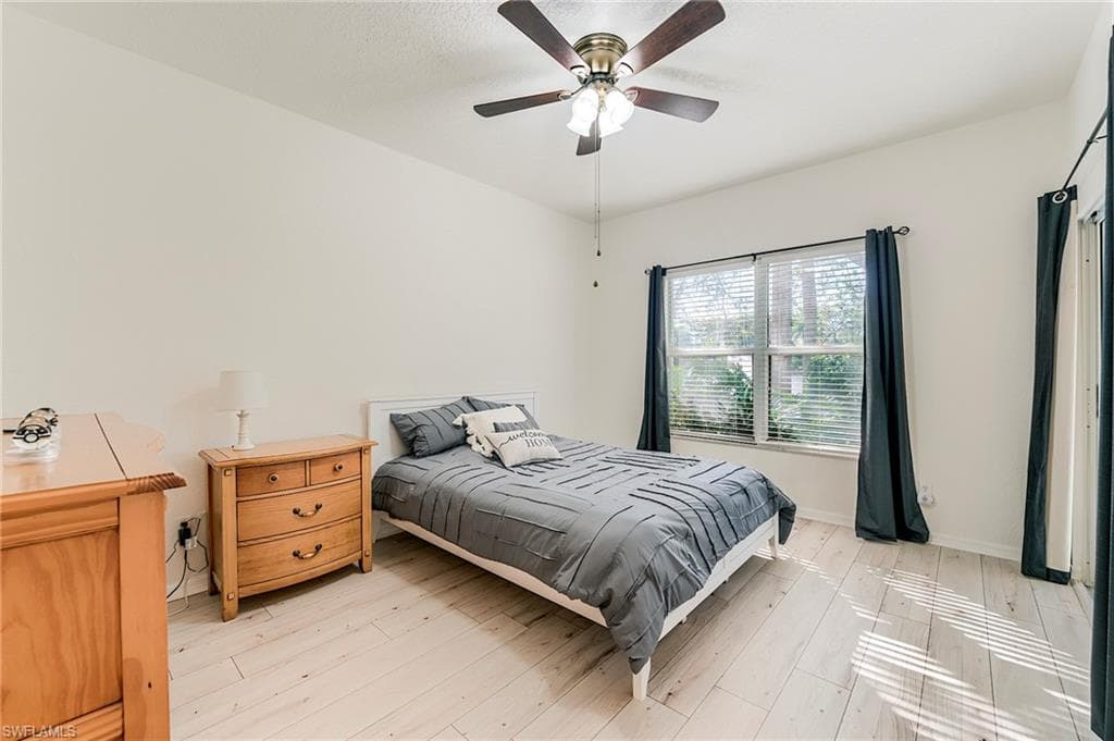 419 Emerald Bay Cir B6, Naples, FL 34110-17