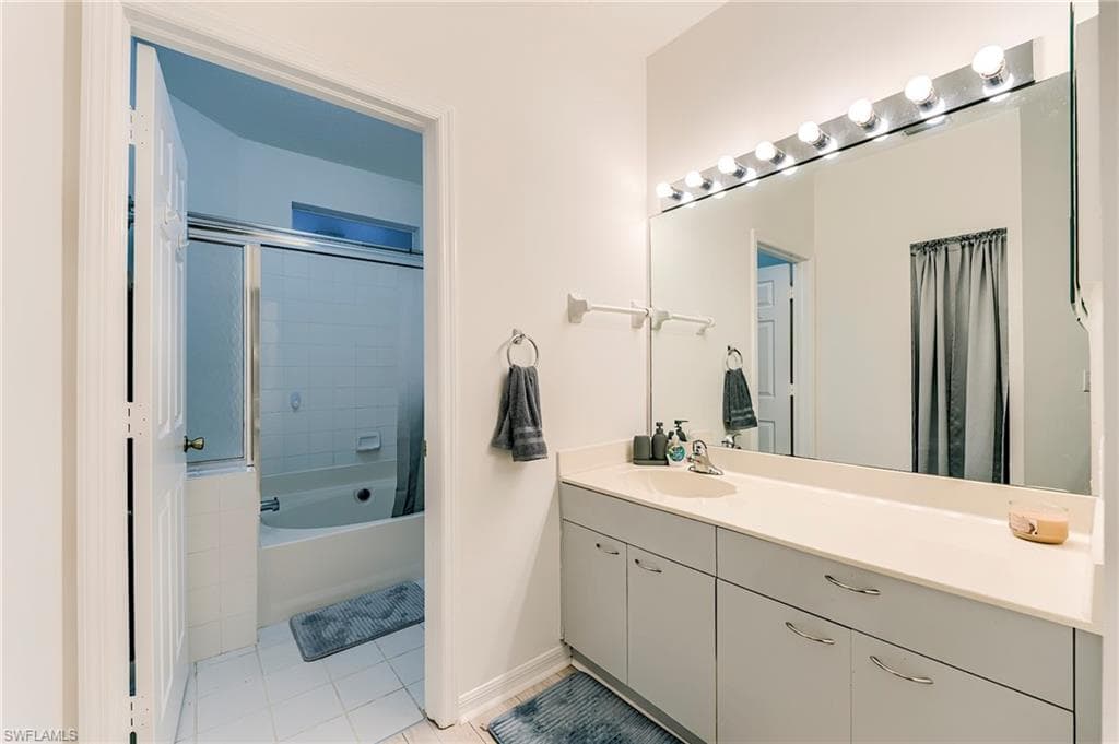 419 Emerald Bay Cir B6, Naples, FL 34110-20