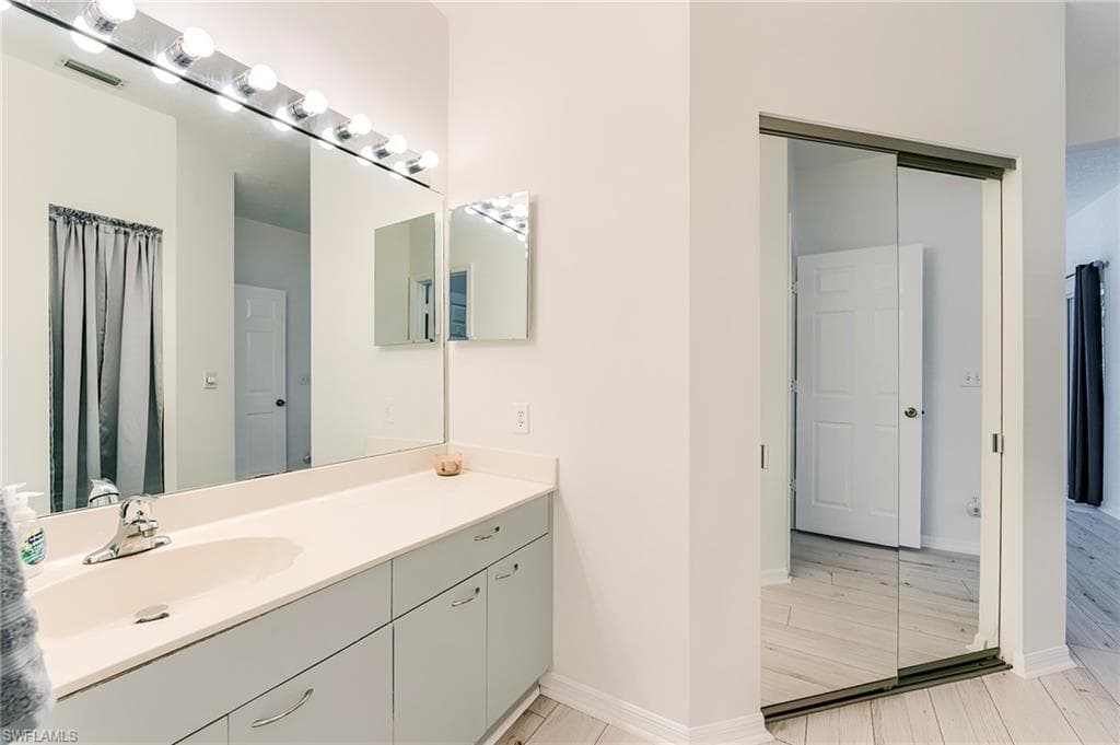 419 Emerald Bay Cir B6, Naples, FL 34110-21