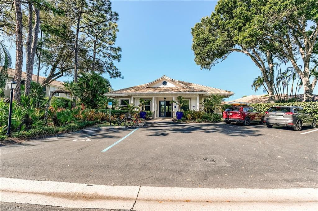 419 Emerald Bay Cir B6, Naples, FL 34110-30