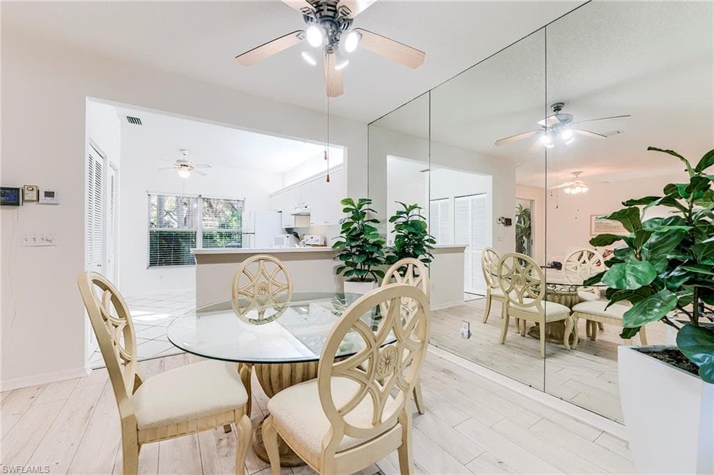 419 Emerald Bay Cir B6, Naples, FL 34110-2