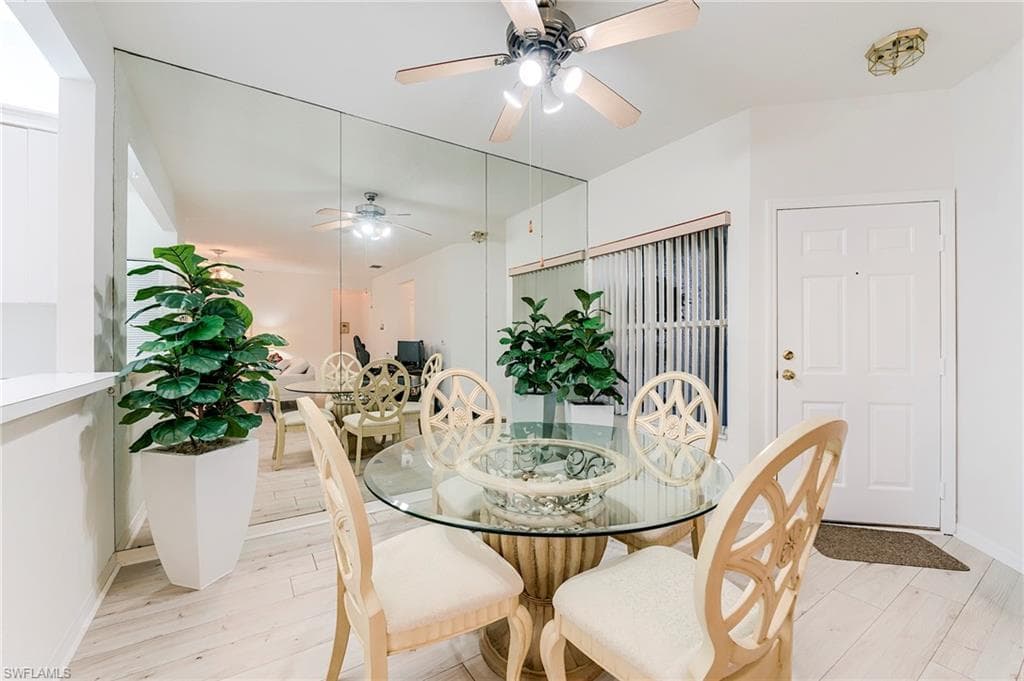 419 Emerald Bay Cir B6, Naples, FL 34110-4